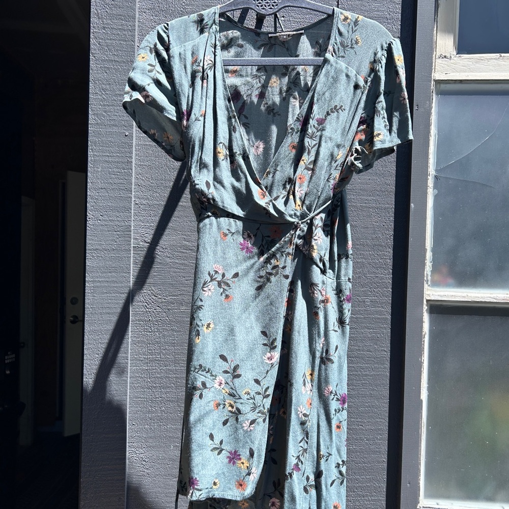 Cute blue floral dress size small